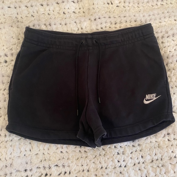 Nike black sweatshort - Picture 2 of 6